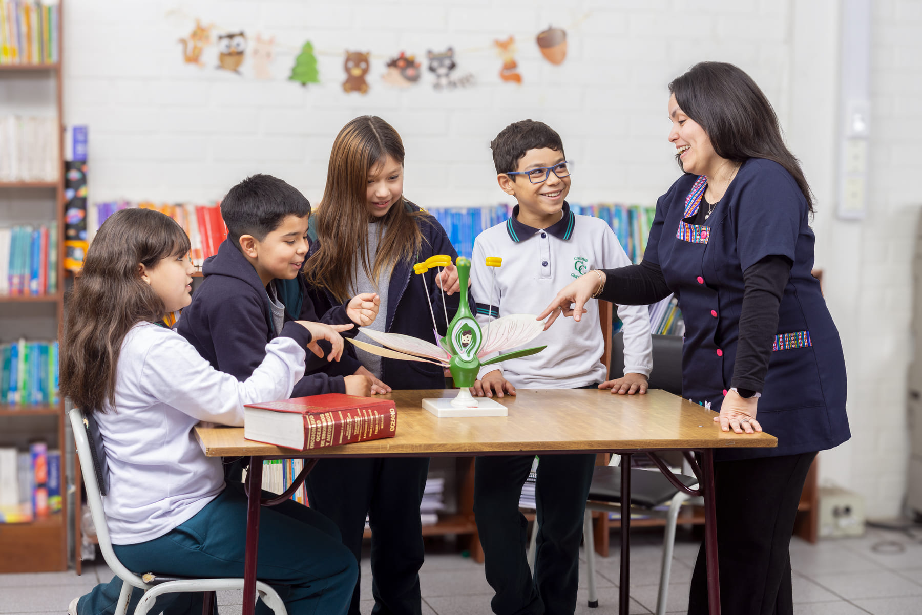 Estudiantes del Colegio Centenario aprendiendo y explorando